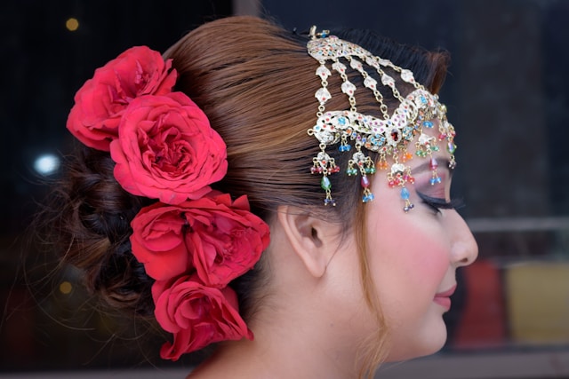 Why Luxestrandsonline is Your Go-To for Chic Hair Accessories